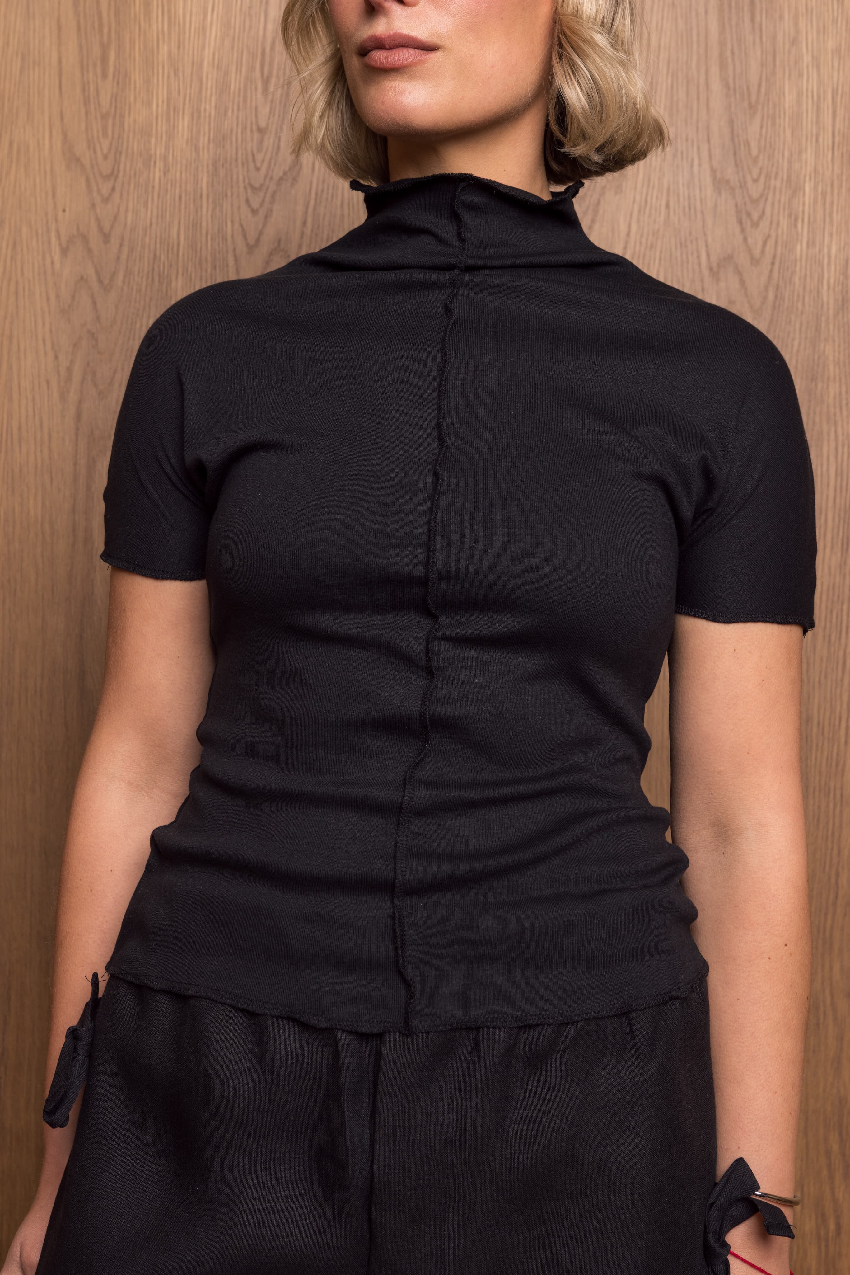 Jājī T-Shirt in Black