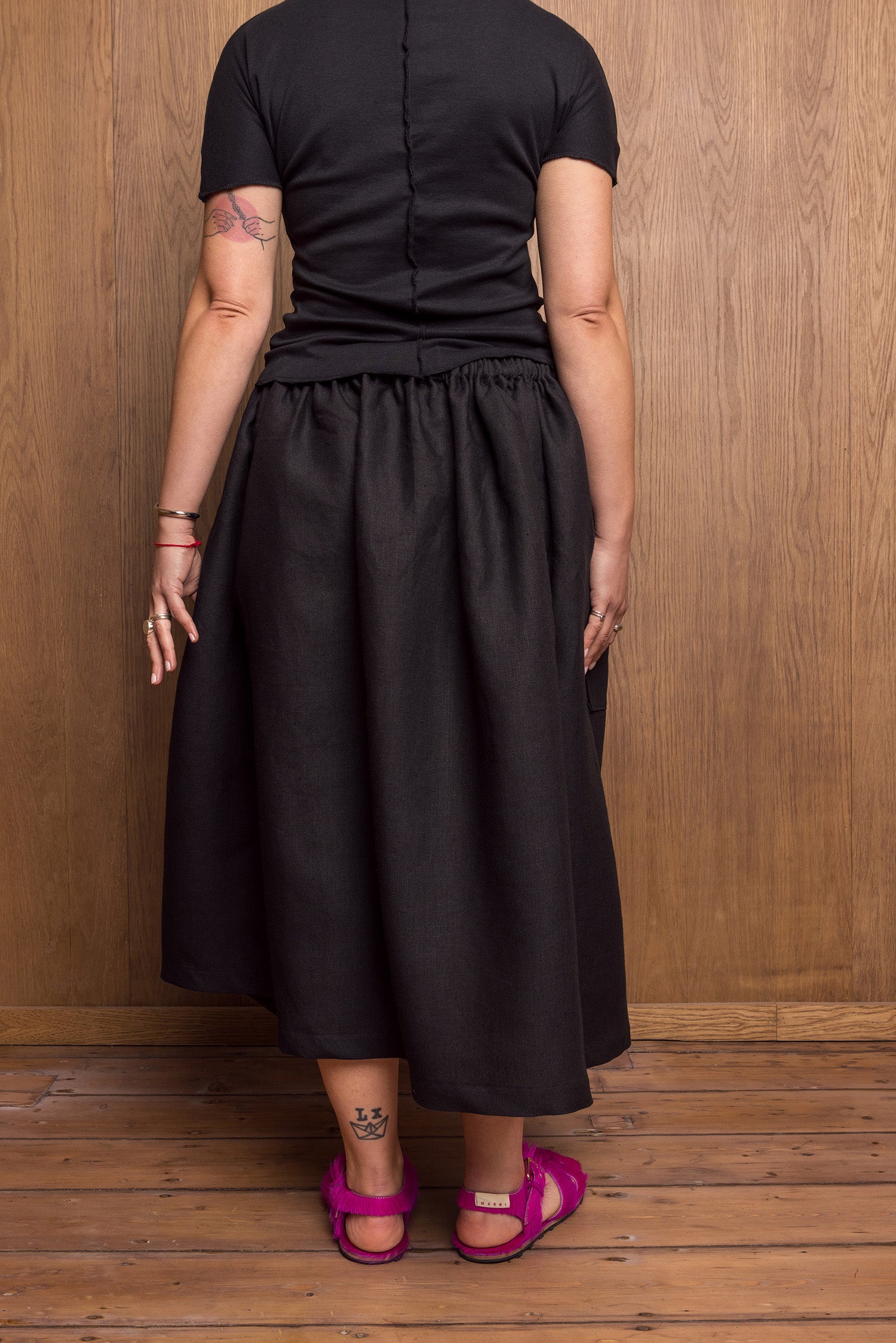 Yūtiriti Skirt in Black Linen