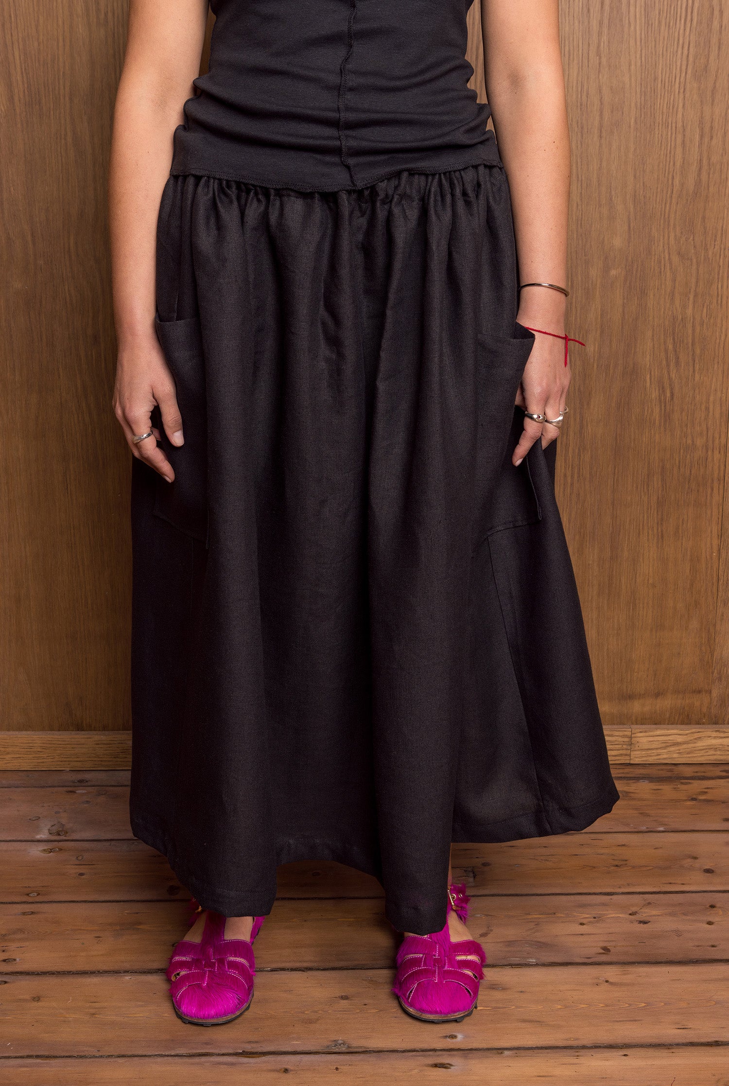 Yūtiriti Skirt in Black Linen