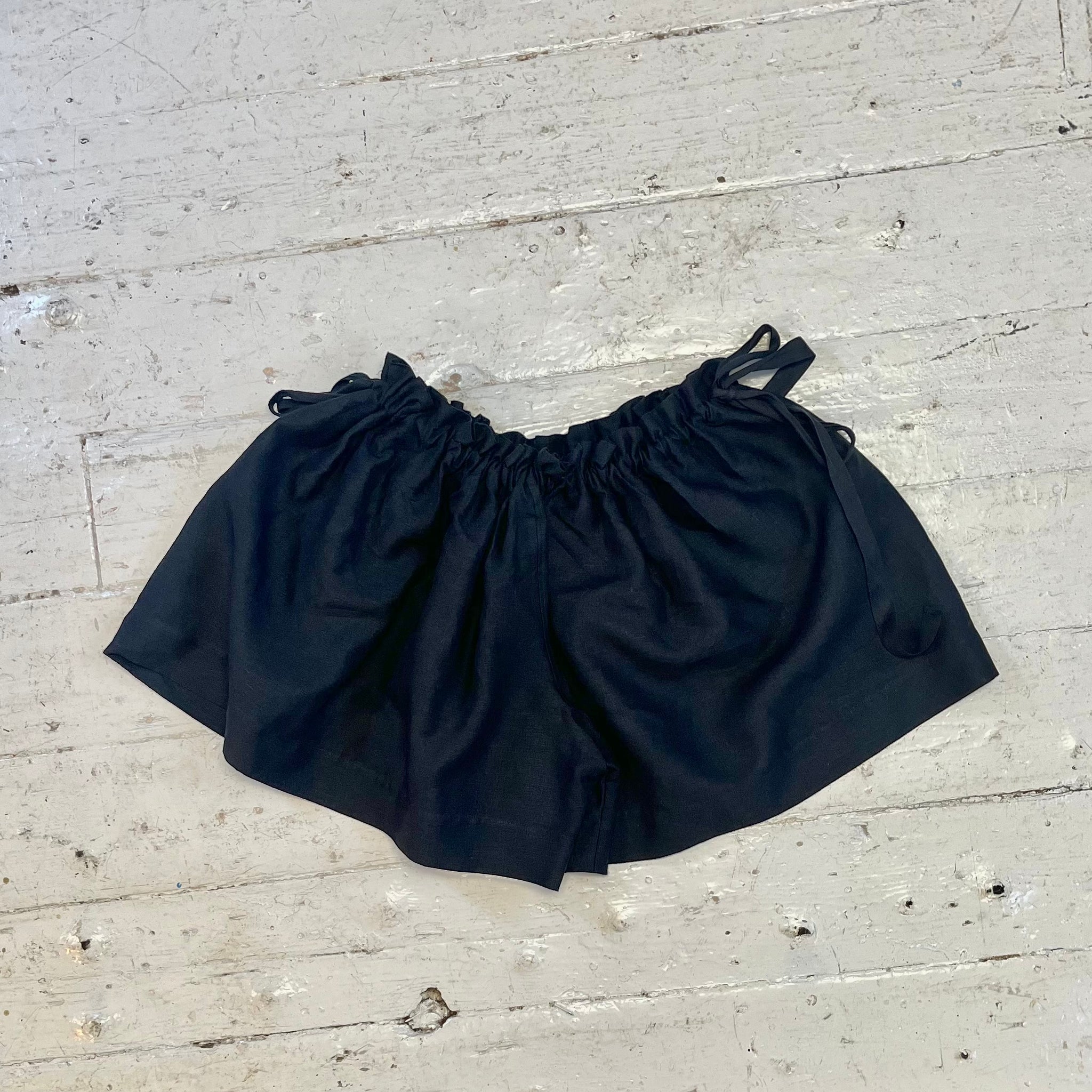 Black Tie Ruffle Shorts in M-XL