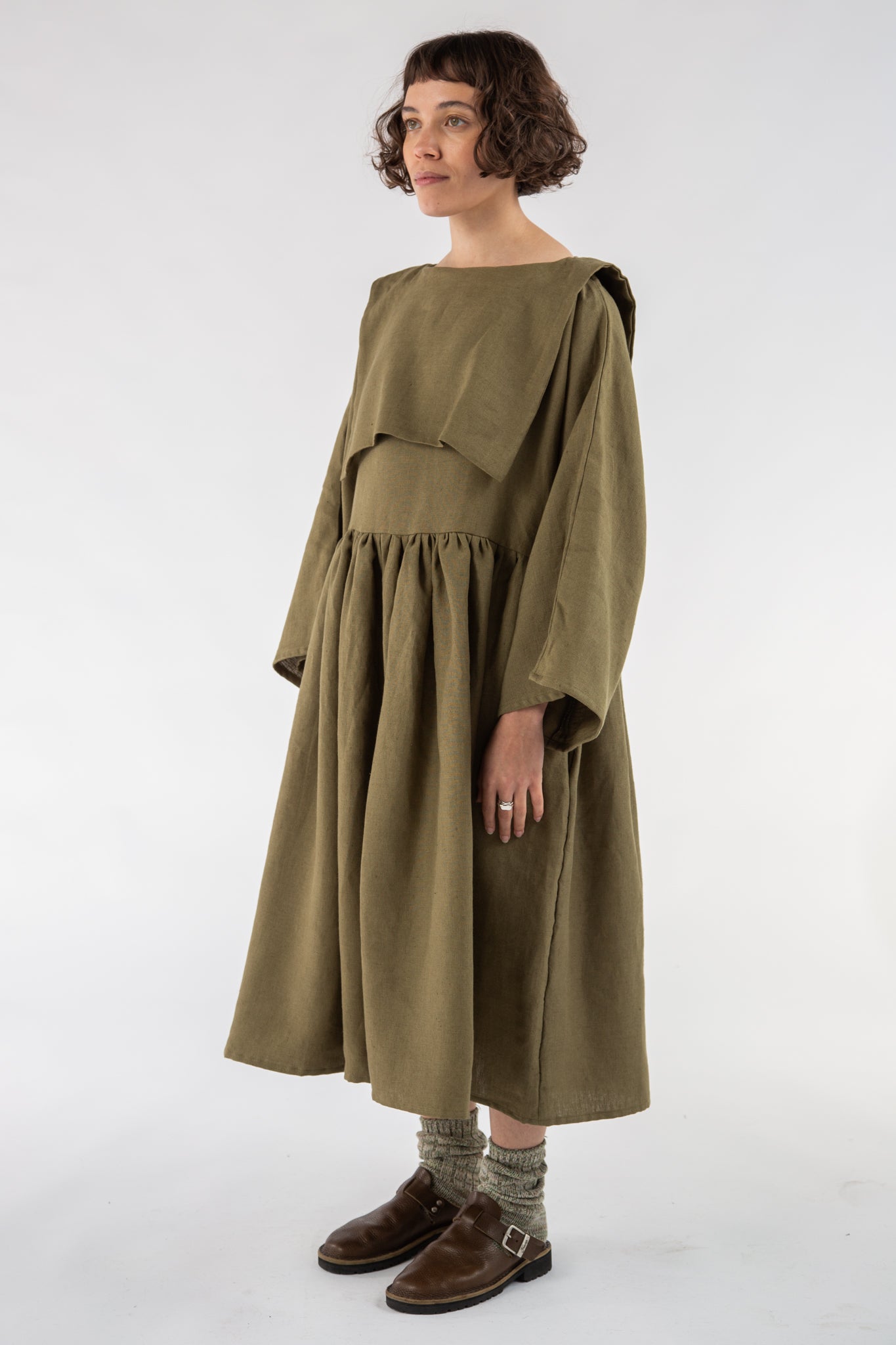 Sēra Kozo Dress in Khaki linen